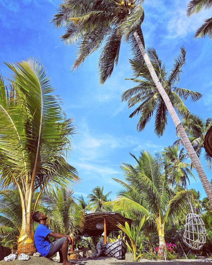 Coconut Garden Beach Resort Маумере Экстерьер фото