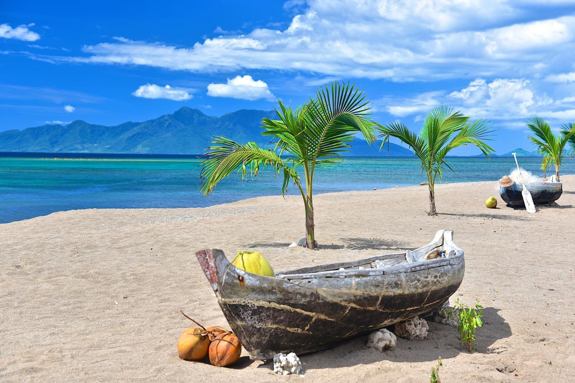 Coconut Garden Beach Resort Маумере Экстерьер фото