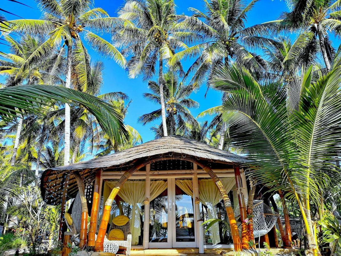 Coconut Garden Beach Resort Маумере Экстерьер фото